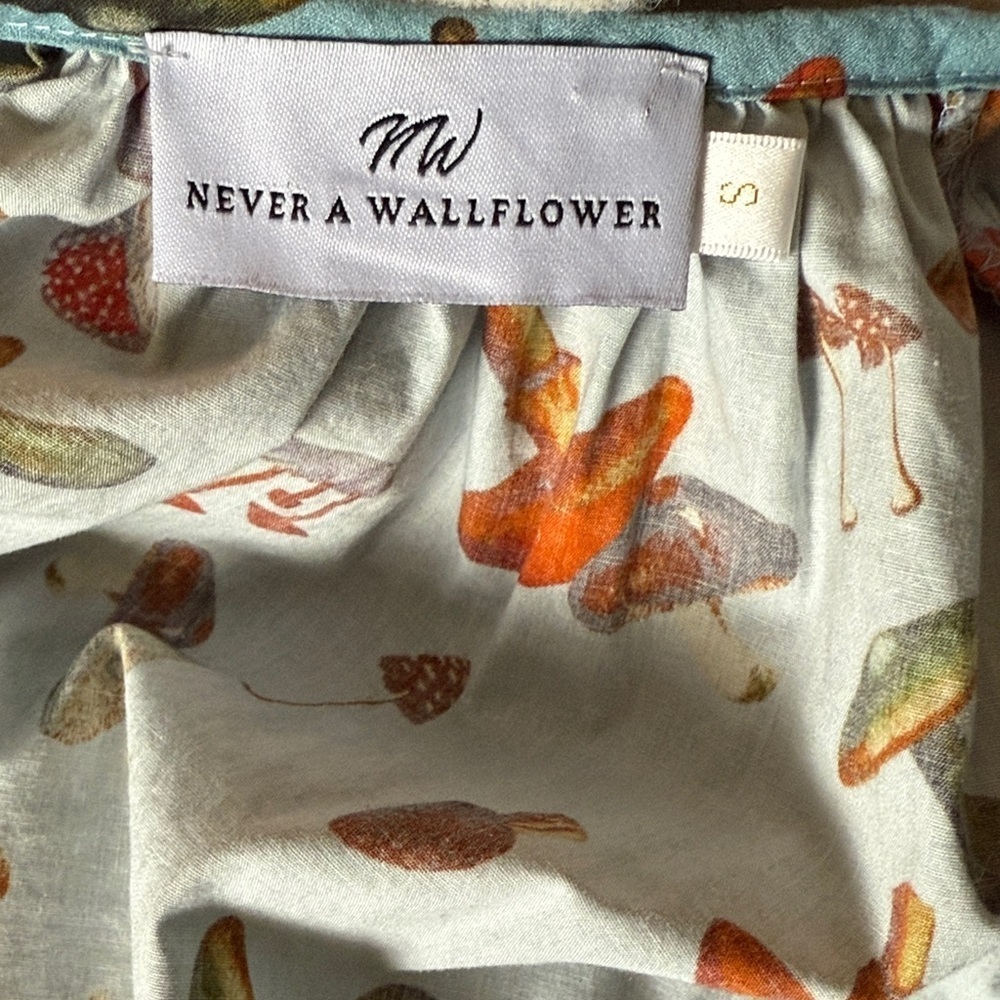 Never A Wallflower sz S Blue Mushroom Print Women's Top great condition - Picture 8 of 9